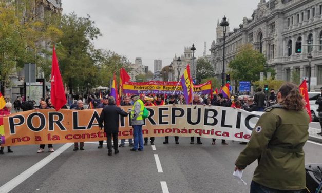 Madrid salió a la calle contra la Constitución borbónica